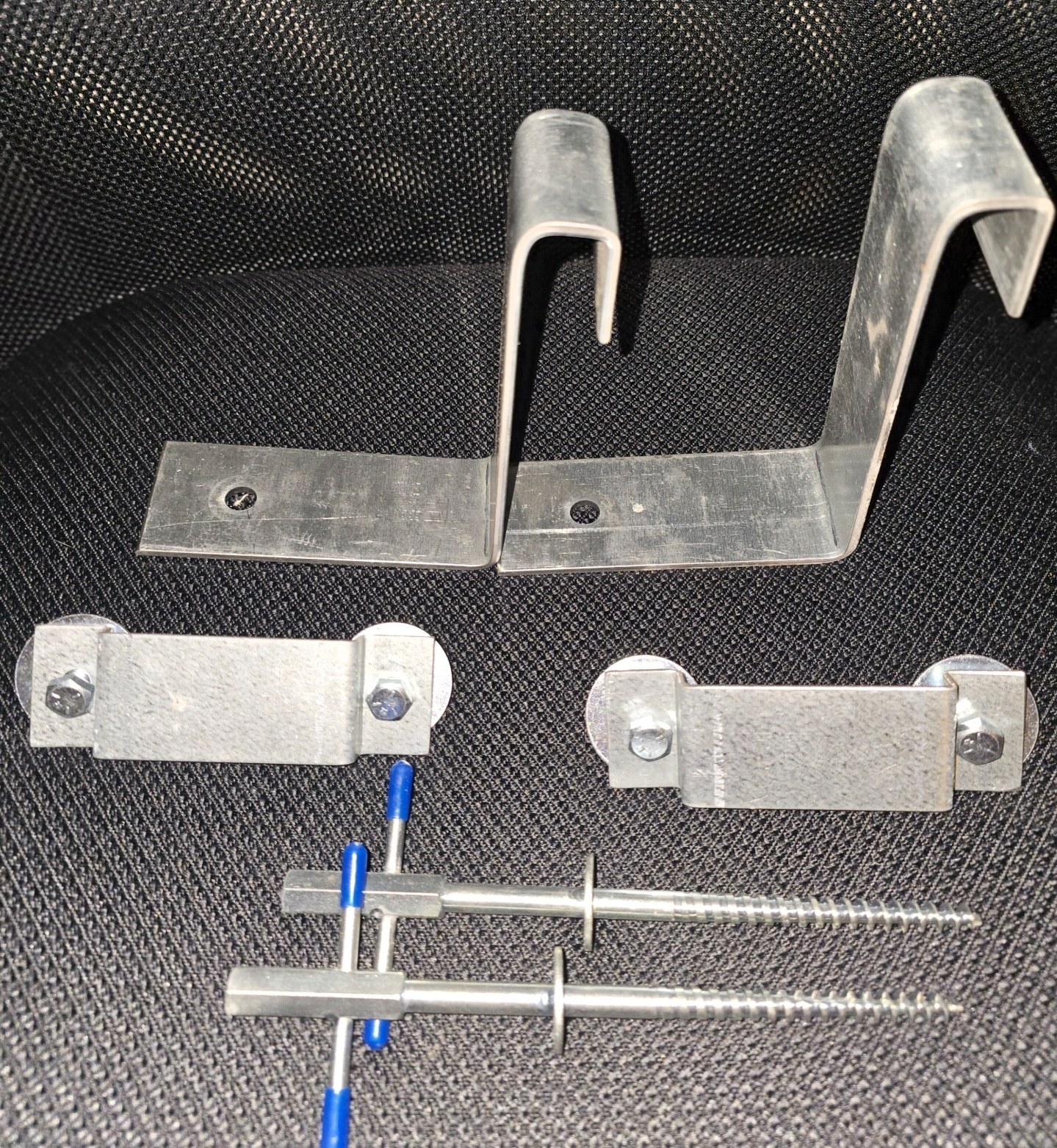2× 6″ Anchors + 2× Ice Screws