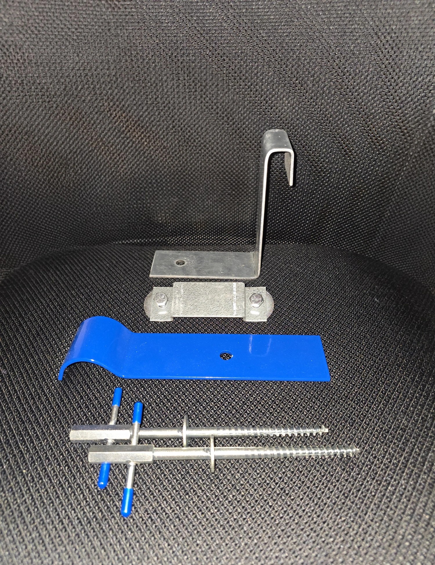 1× 6″ Anchor + 2× Ice Screws + 1× Front Bar